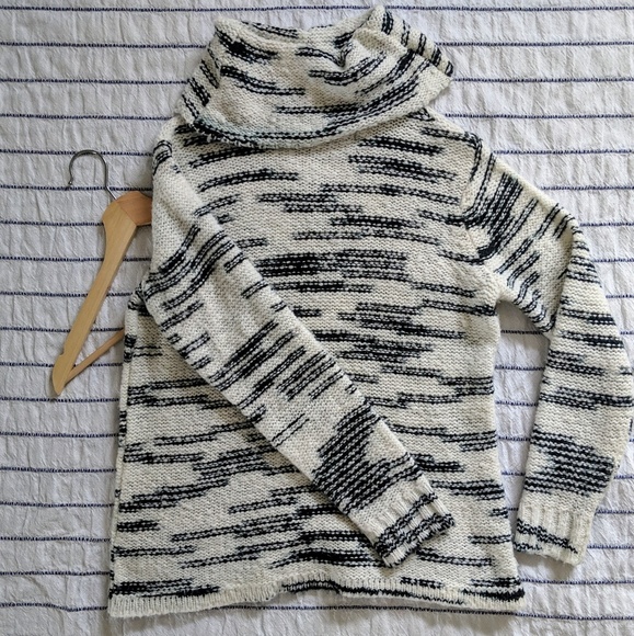 Kensie Turtleneck Sweater - Picture 3 of 4